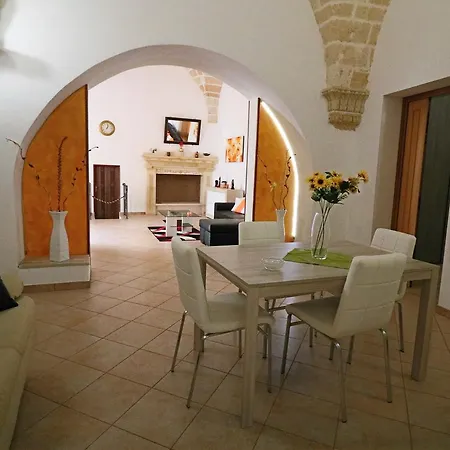 Casa Vacanze Salandra Tatil Evi
